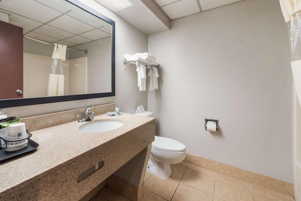 Baymont by Wyndham Westampton photo 17