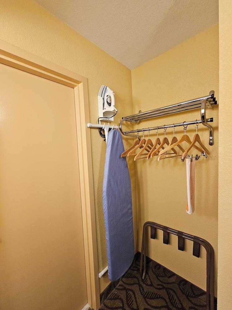 Clarion Inn & Suites Roswell photo 15