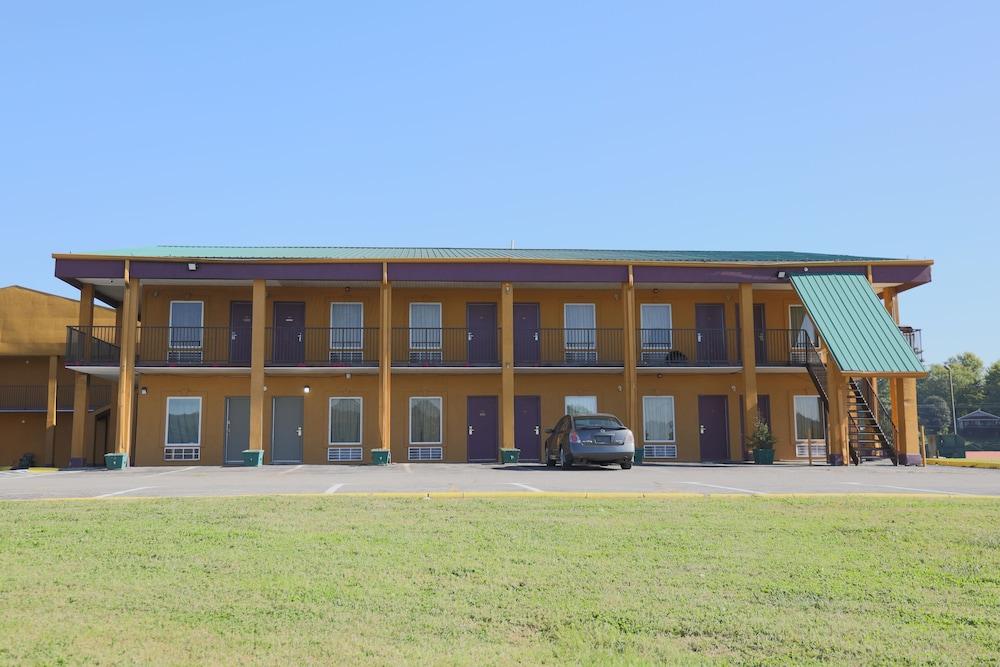 Travelers Inn photo 11