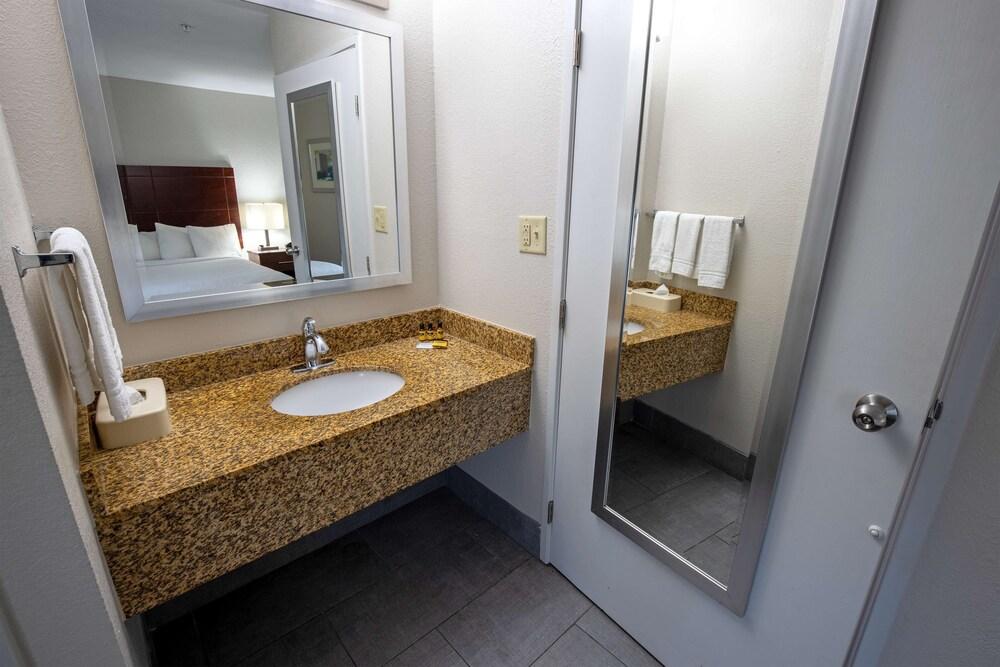 Best Western Plus Vermilion River Inn & Suites photo 29