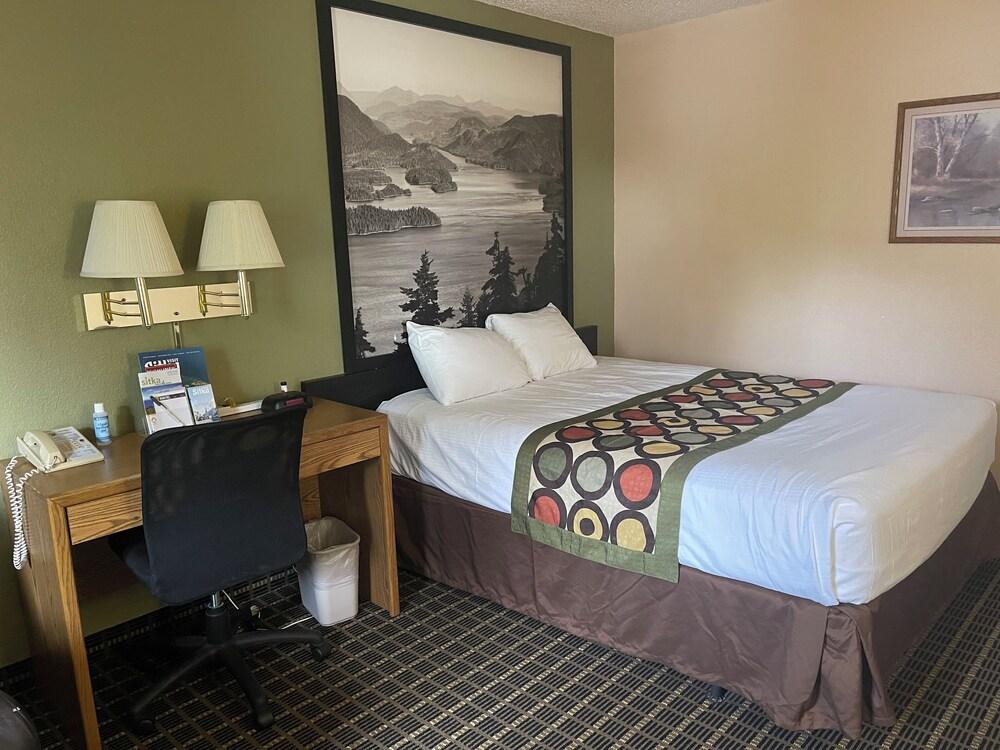 Baranof Lodge photo 7