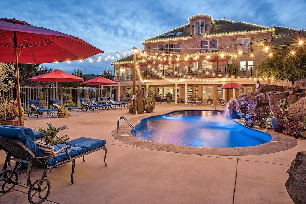 Cameo Heights Mansion photo 91