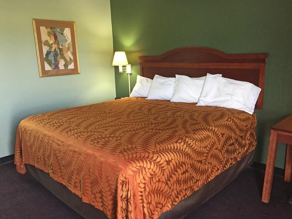 Americas Best Value Inn Manchester, TN photo 2