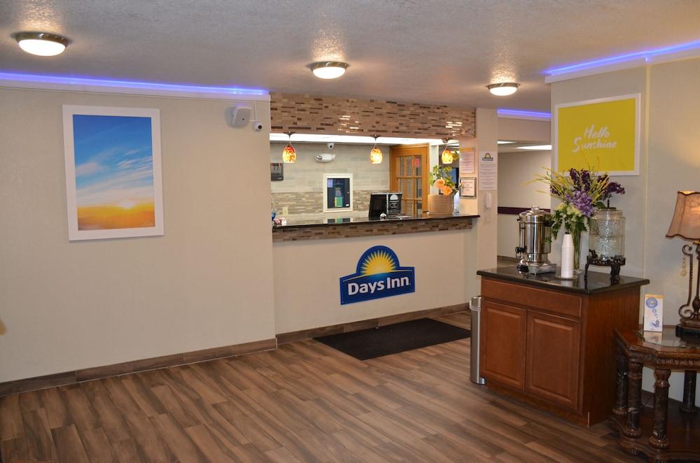 Days Inn by Wyndham Southern Hills/ORU photo 11