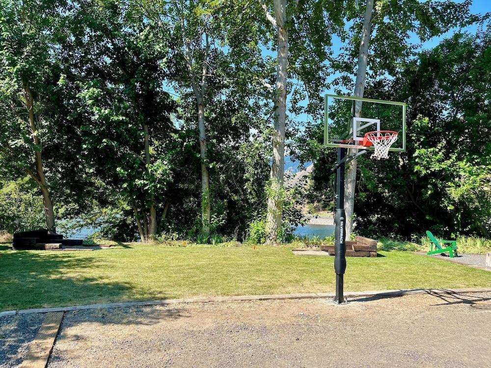 Steelhead Lodge photo 31