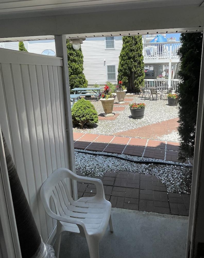 SHIPS INN Hotel photo 92