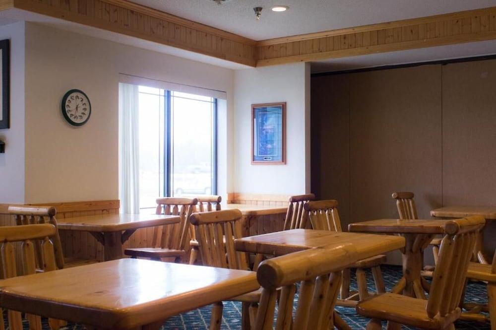 White Oak Inn & Suites photo 34