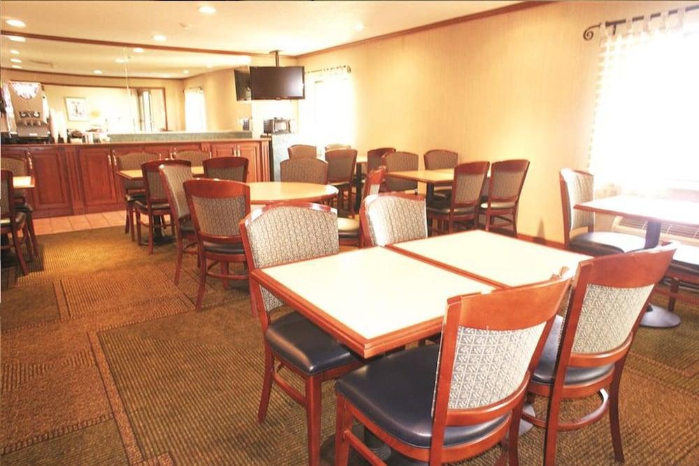 La Quinta Inn by Wyndham Detroit Southgate photo 41