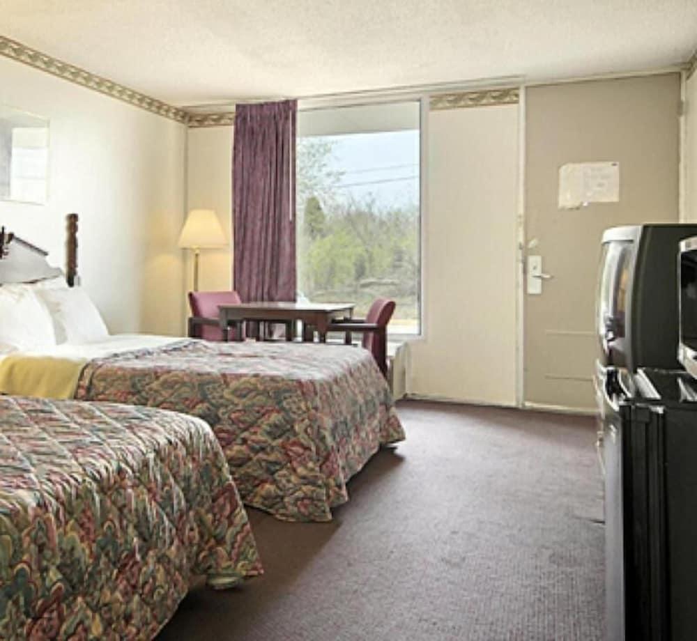 Royal Extended Stay Alcoa photo 2