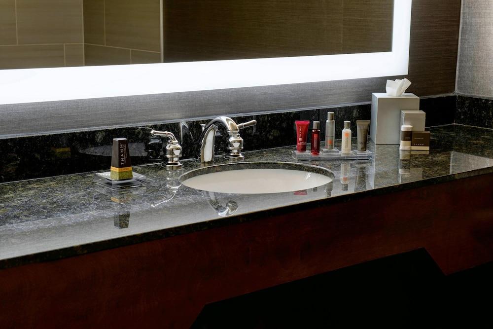 Marriott East Lansing at University Place photo 22