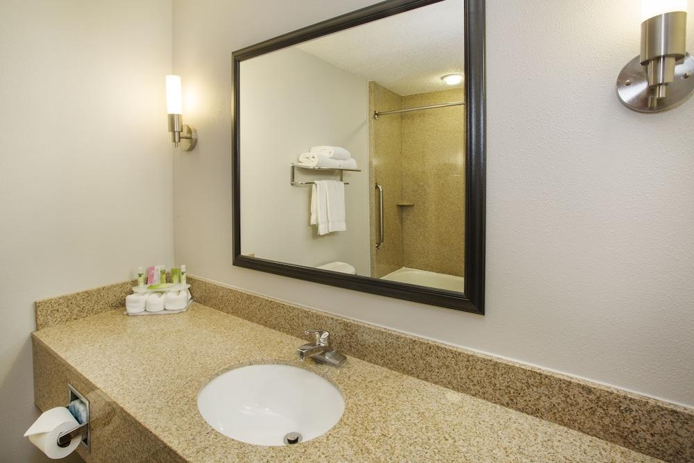 Kalamazoo Hotel and Suites photo 29