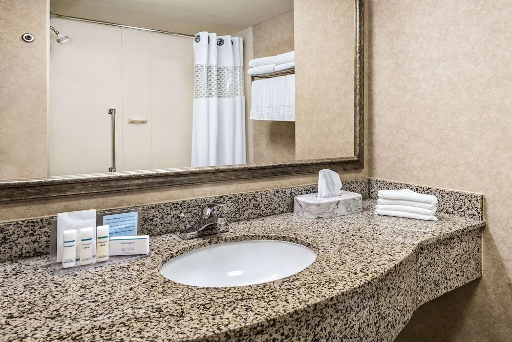 Hampton Inn & Suites San Marcos photo 18