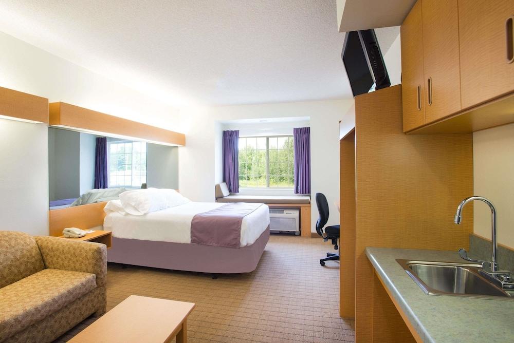 Microtel Inn & Suites by Wyndham Plattsburgh photo 50