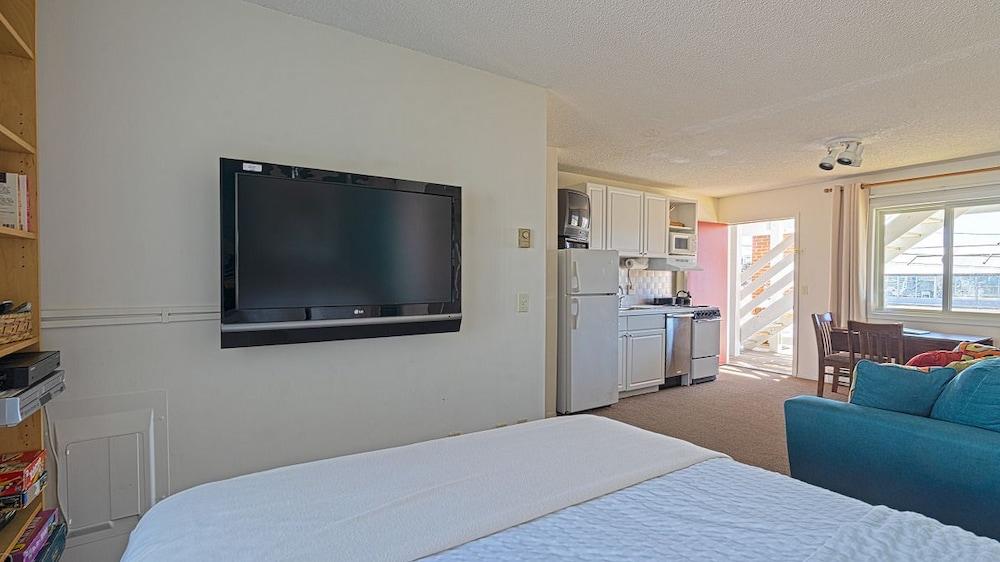 Montauk Oceanside Suites photo 9
