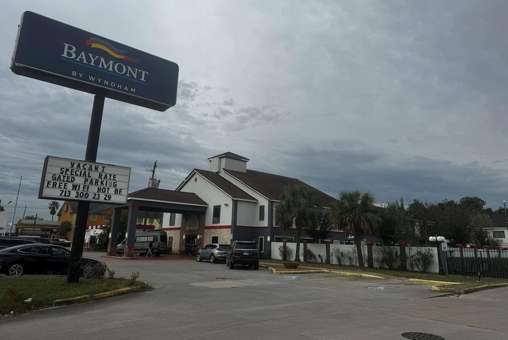 Baymont by Wyndham Houston North photo 6