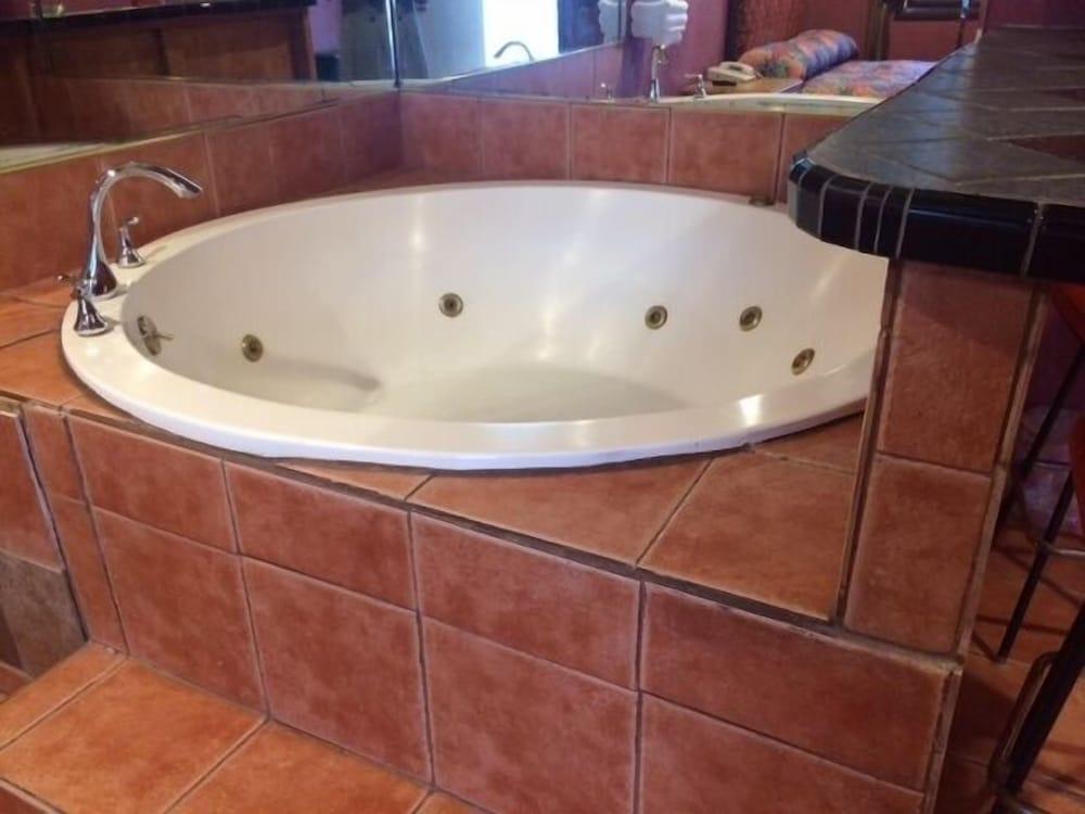 Pink Fountain Motor Inn photo 18