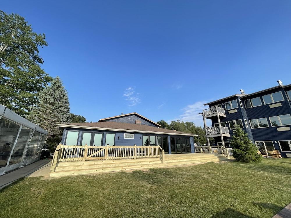 Lake Bluff Inn and Suites — hotel in South Haven