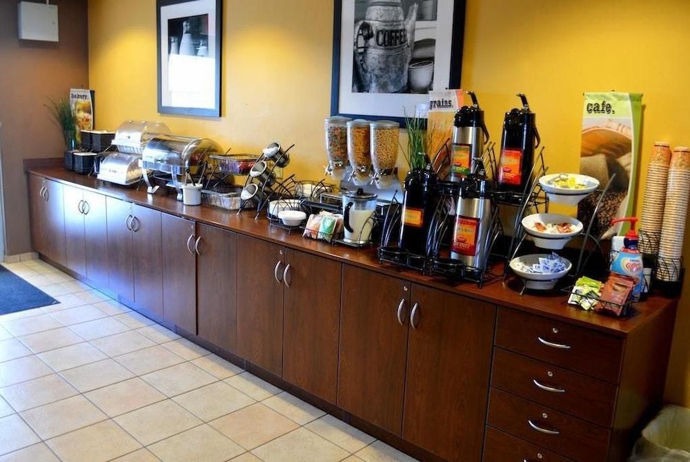 Microtel Inn and Suites by Wyndham Rawlins photo 15