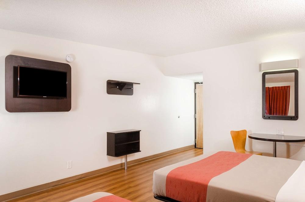 Ramada by Wyndham Merced photo 7