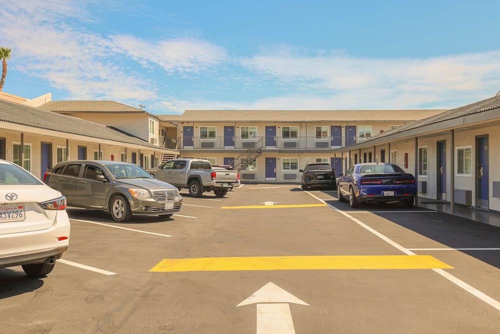 Motel 6 Tustin, CA – Orange County photo 5