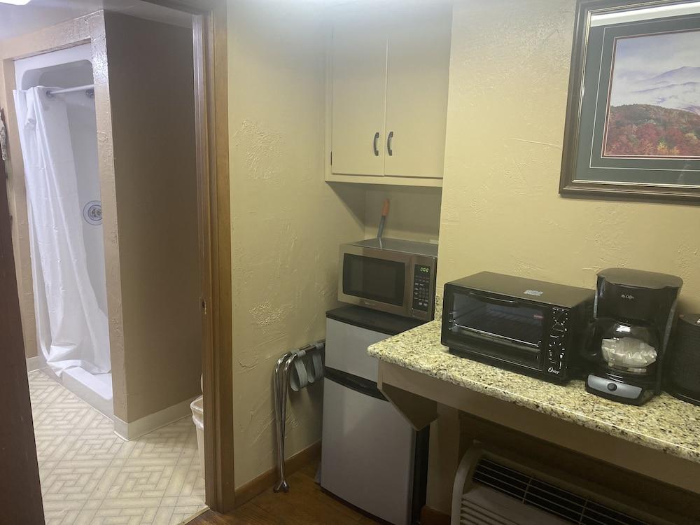 Carr's Northside Motel and Cottages photo 46