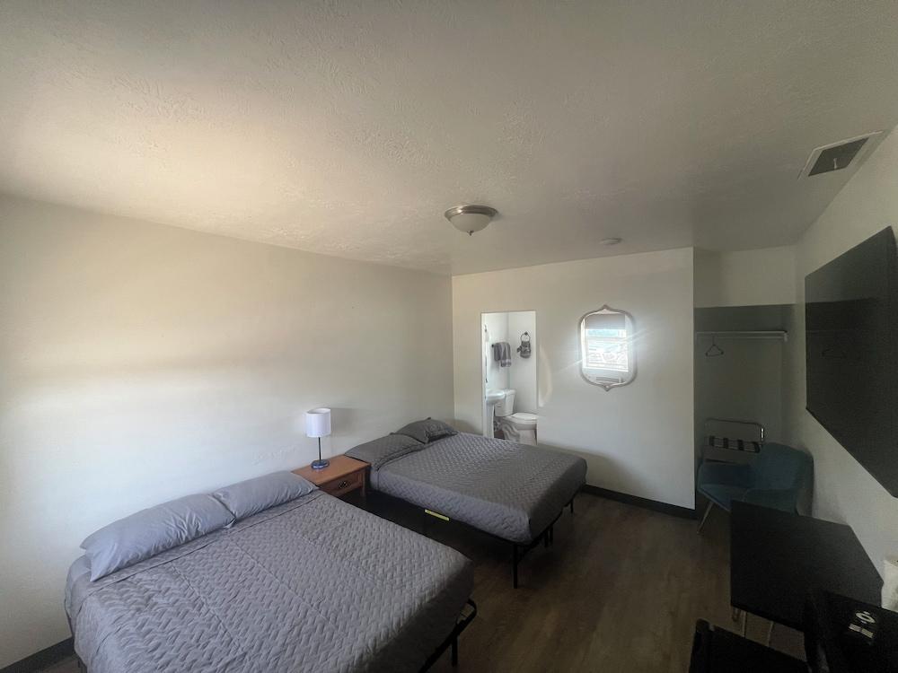 Mac's Motel photo 9