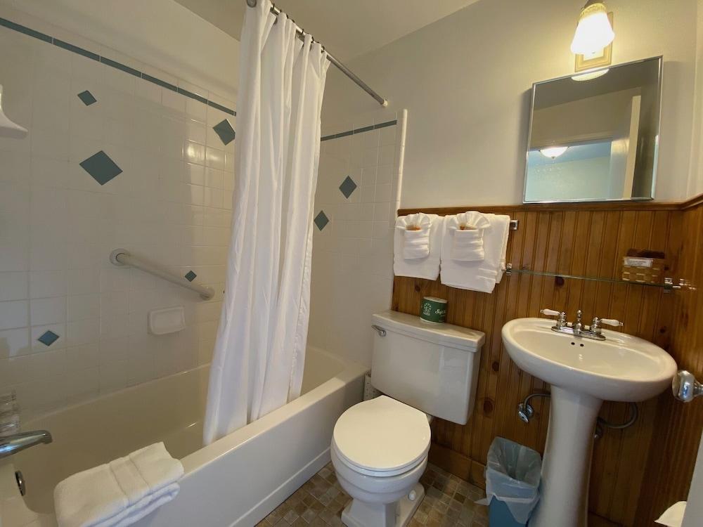 Emerald Valley Inn photo 51