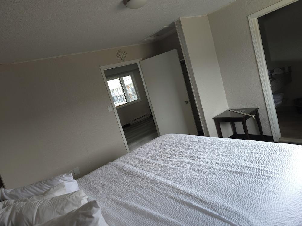 Days Inn & Suites by Wyndham Port Huron photo 13
