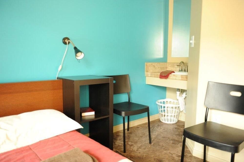 Camelot Inn at Honeyville photo 5
