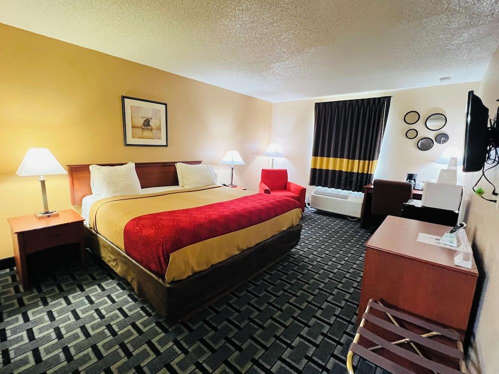 Hometown Inn & Suites photo 6