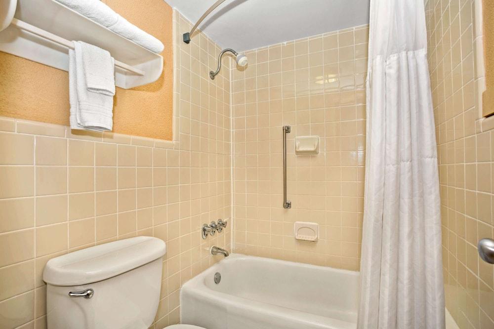 Royal Inn photo 46