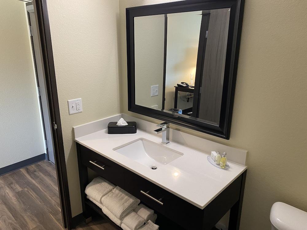Cobblestone Inn & Suites - Forest City photo 14