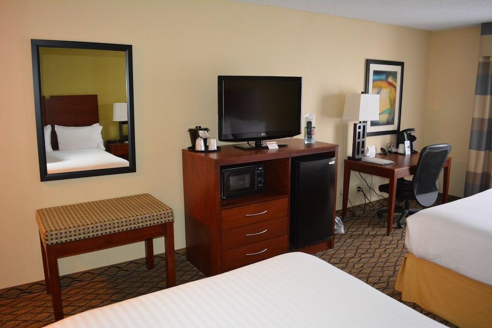 Holiday Inn Express & Suites Lancaster by IHG photo 26