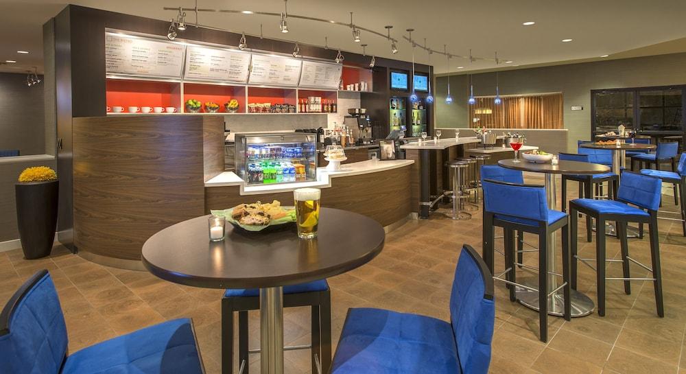 Courtyard by Marriott Grand Rapids Airport photo 28