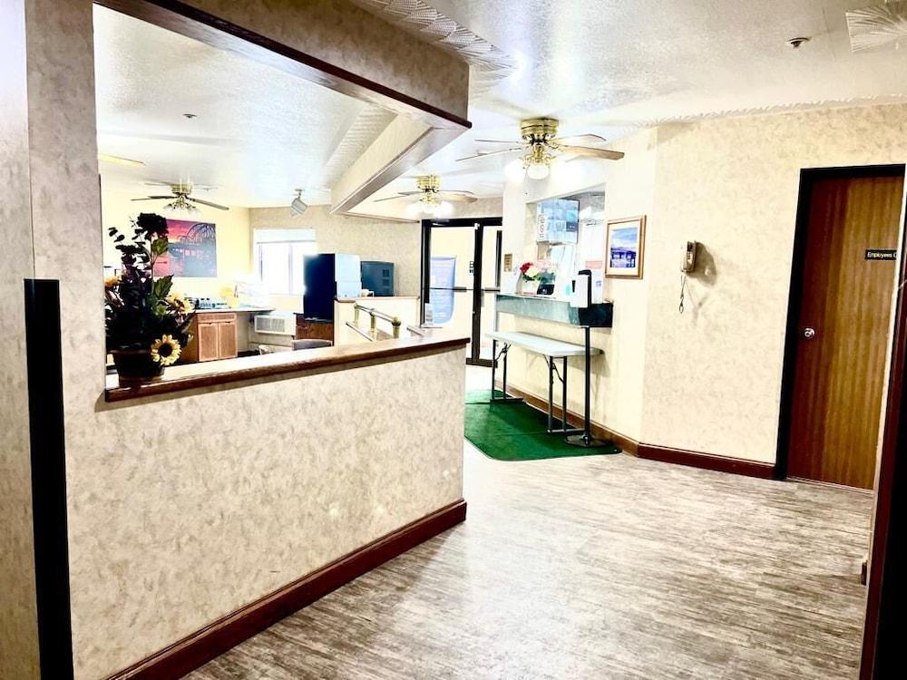 Econo Lodge Oacoma - Chamberlain West photo 90