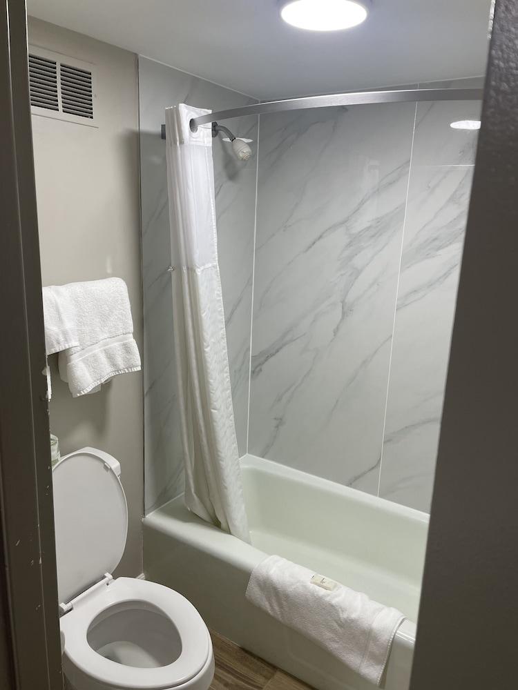 Days Inn by Wyndham Valdosta/Near Valdosta Mall photo 10