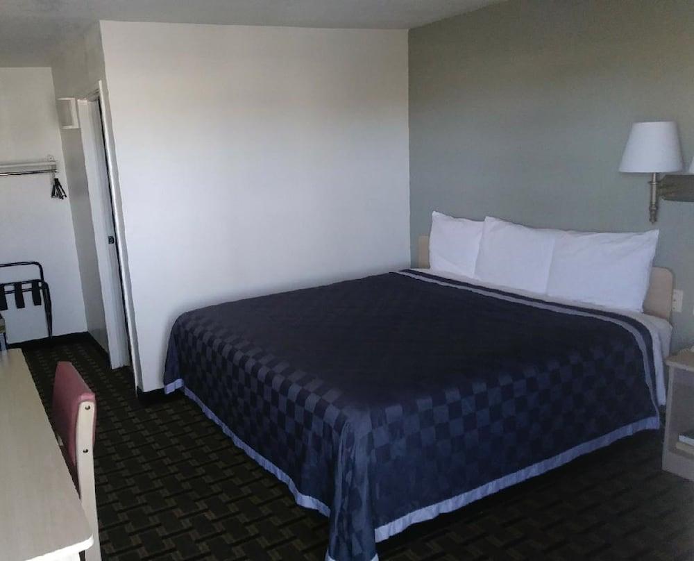 Americas Best Value Inn Amarillo Airport photo 13