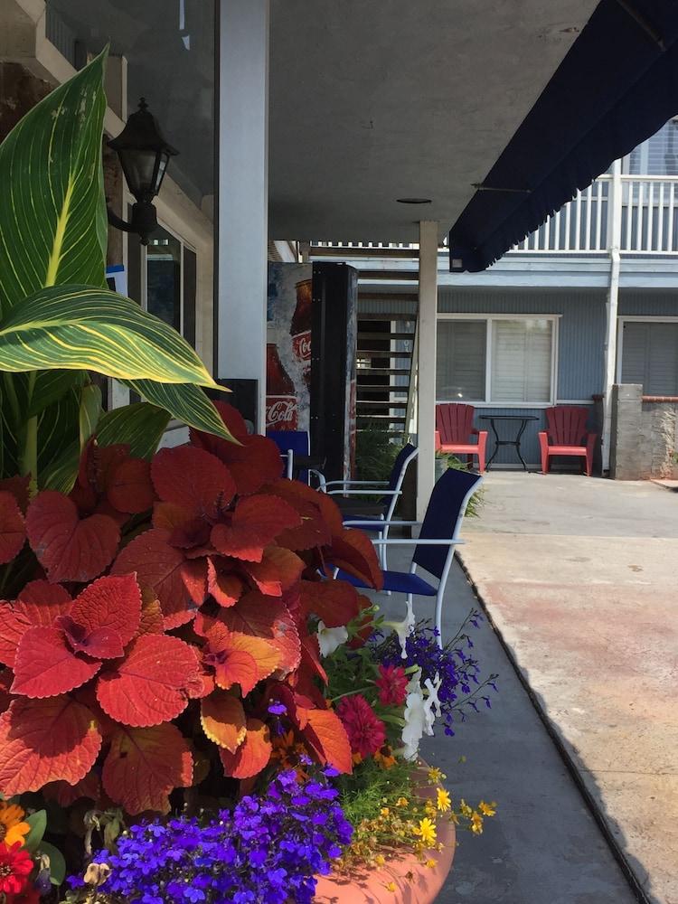 The Shores Inn and Beach Houses photo 40