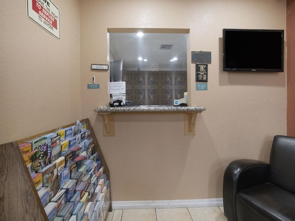 Hotel Avenida Victorville I 15 photo 2