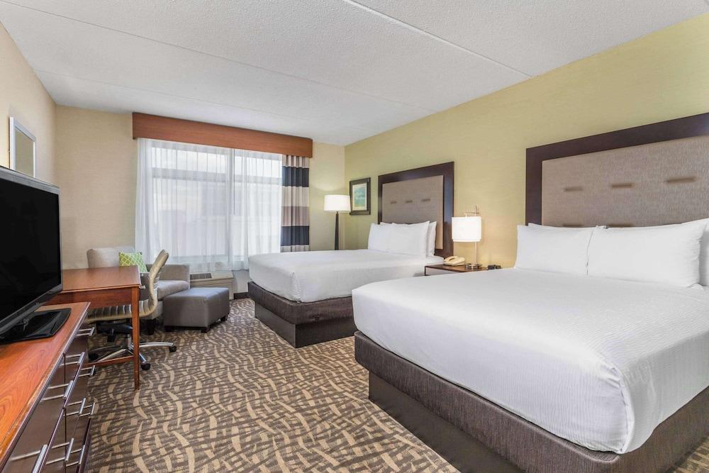 Wyndham Garden Buffalo Downtown photo 8