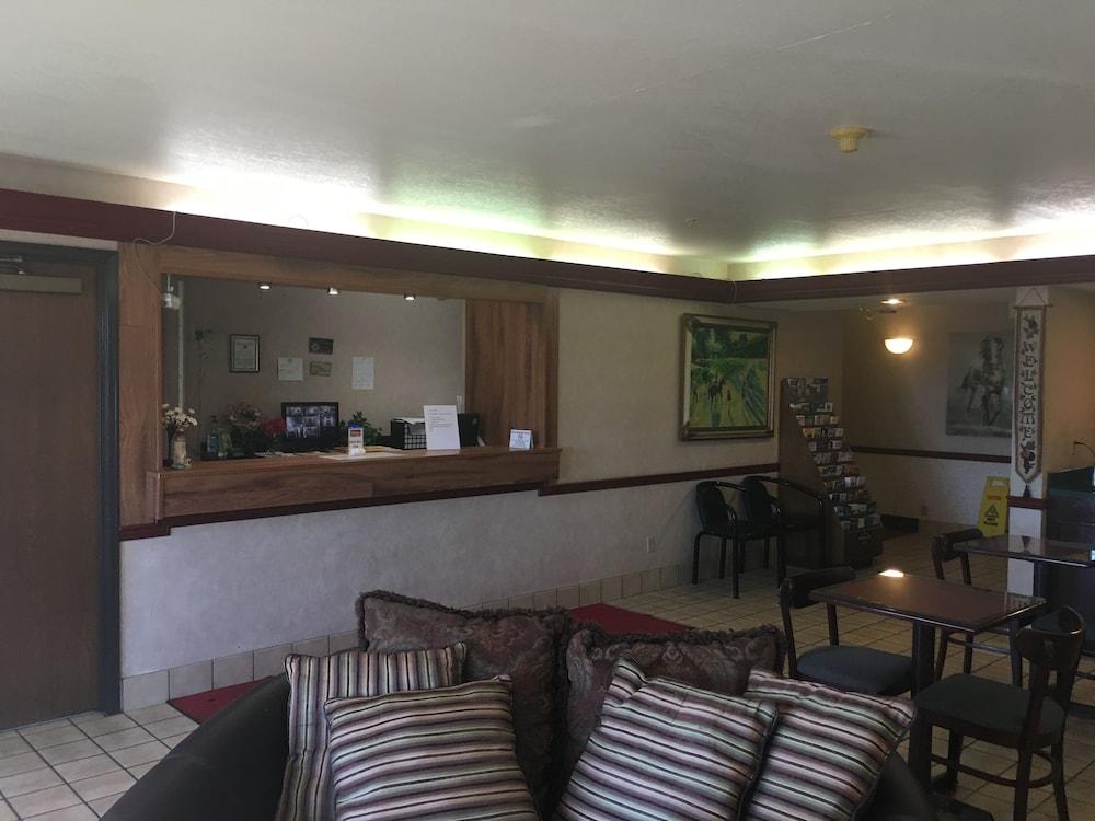 Derby Inn & Suites photo 6