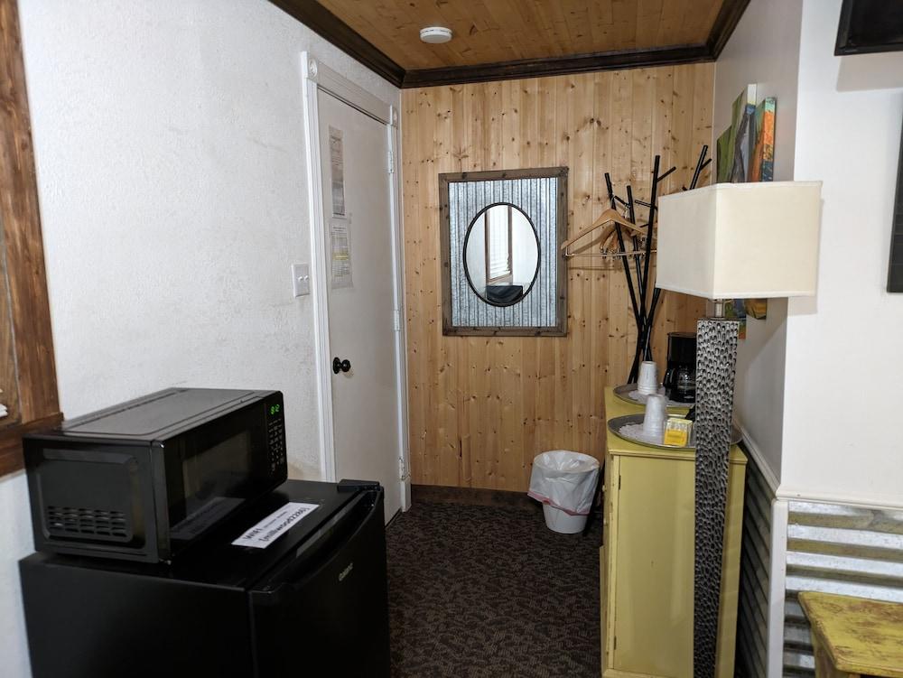 Squaw Valley Motel photo 11