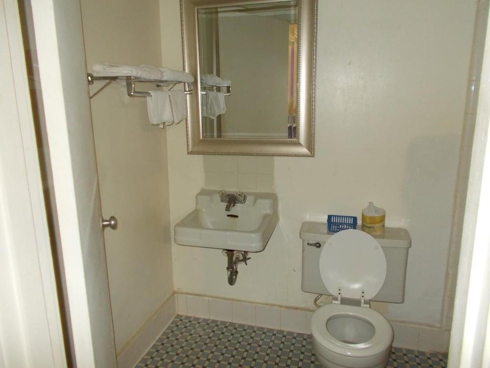Hillside Motel photo 10