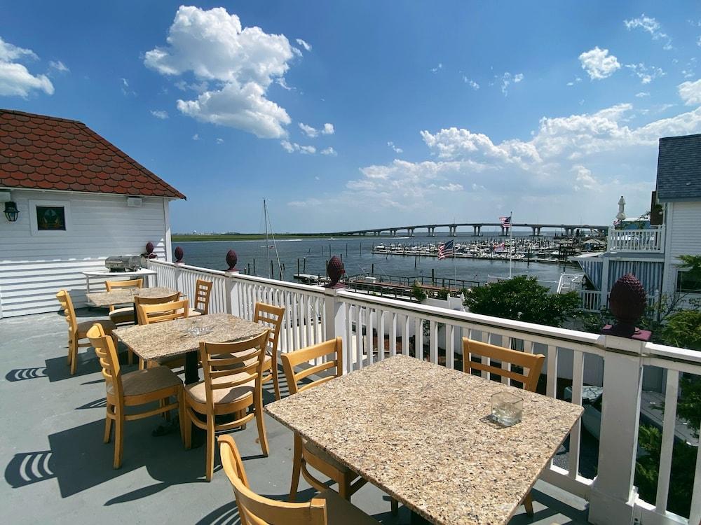 Tavern on the Bay Hotel & Marina photo 45