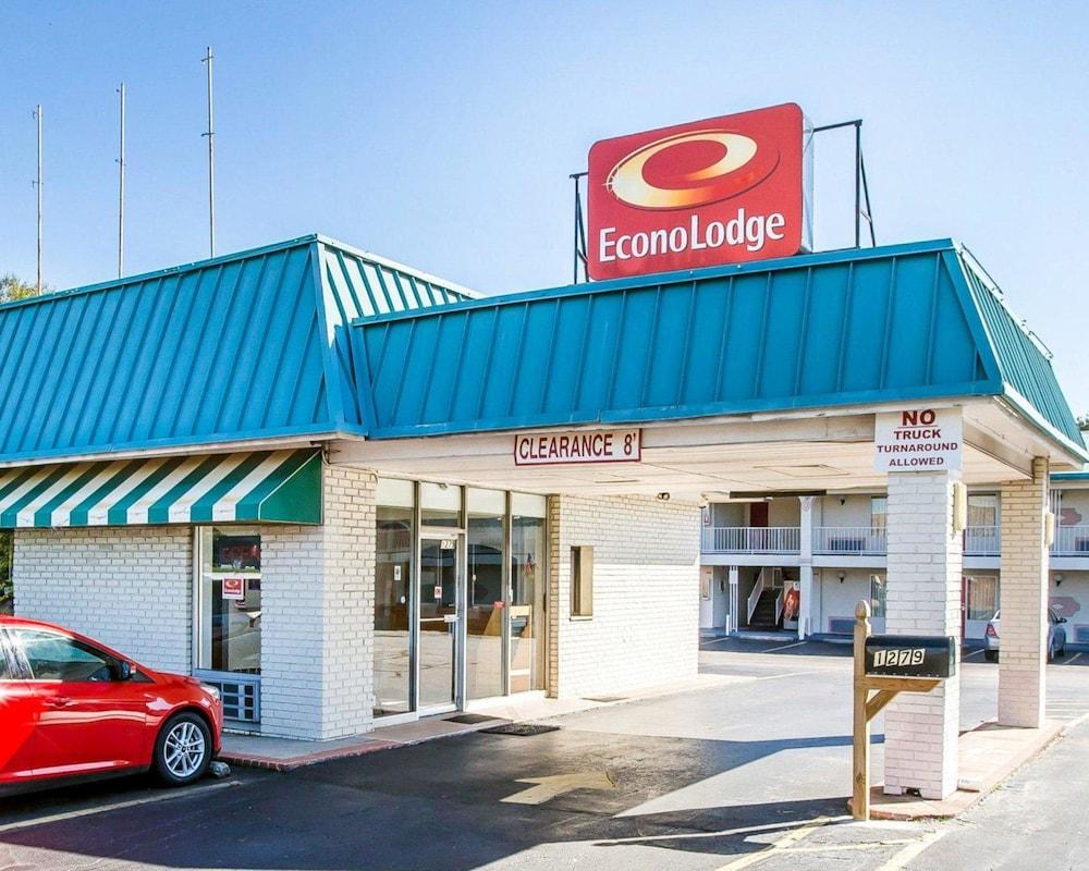 Econo Lodge McDonough South photo 26