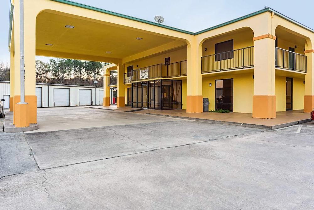 Days Inn by Wyndham Atmore photo 47