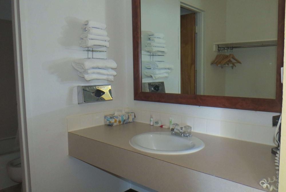 Travelodge by Wyndham Stratton photo 13
