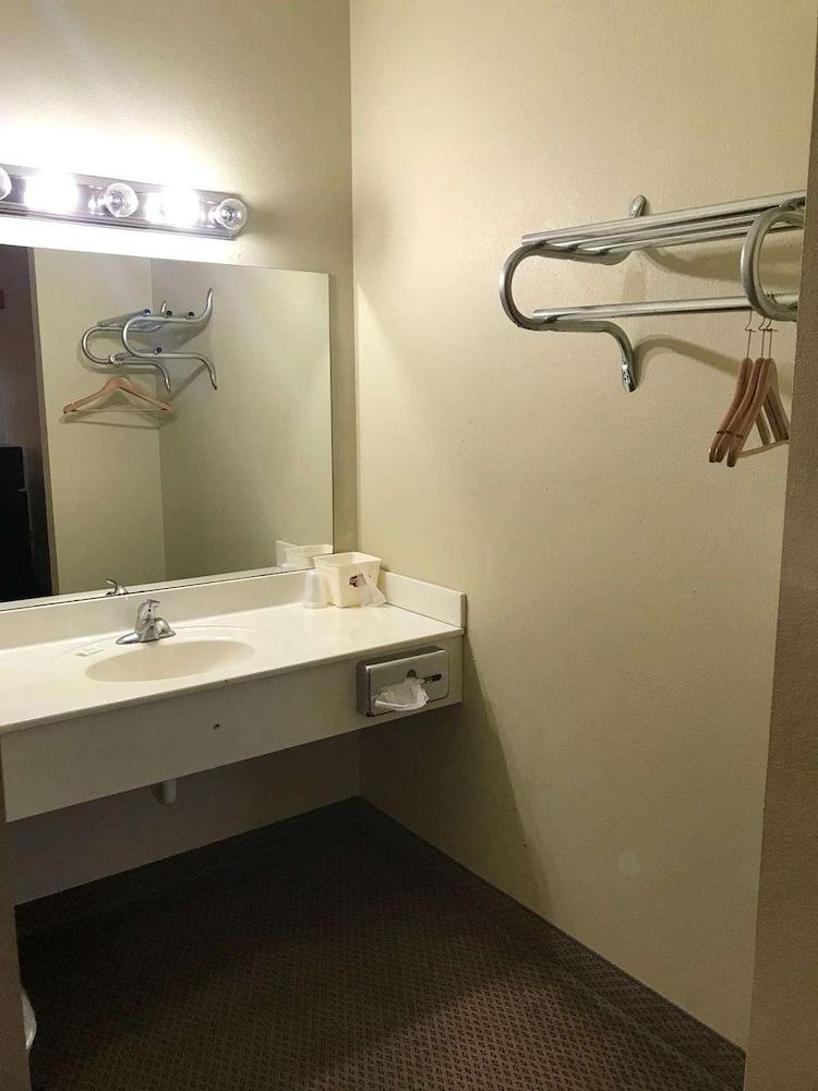 City Heart Inn & Suites photo 21