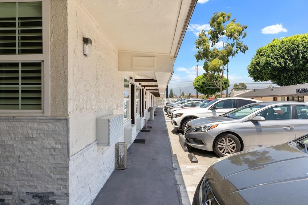 Le Blanc Inn & Suites photo 47