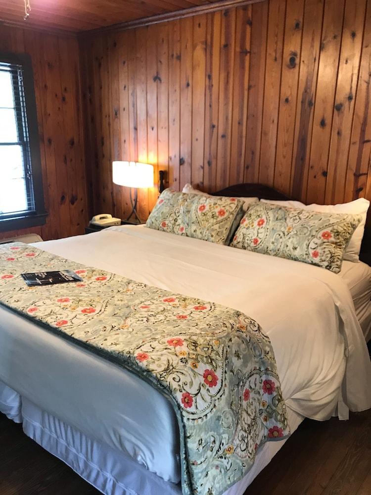 The Riverside Lodge at Chimney Rock photo 41